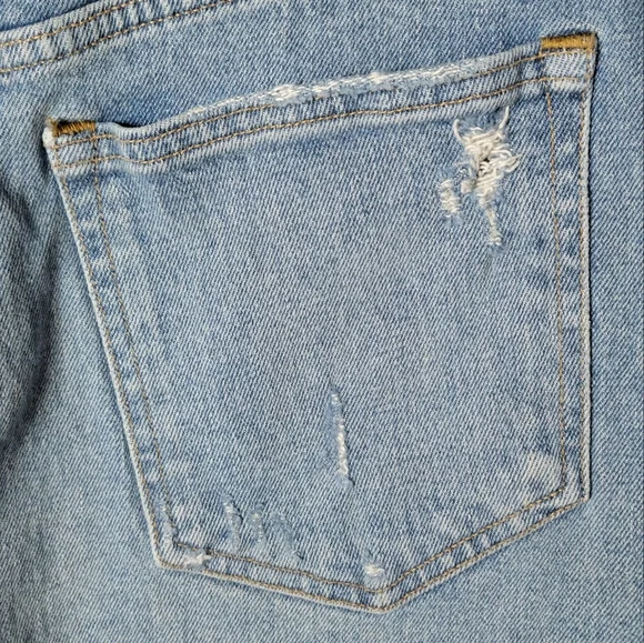 Abercrombie & Fitch The 4" Mom Medium Wash Short High Rise Raw Cut Hem Size 29/8 - Picture 10 of 10